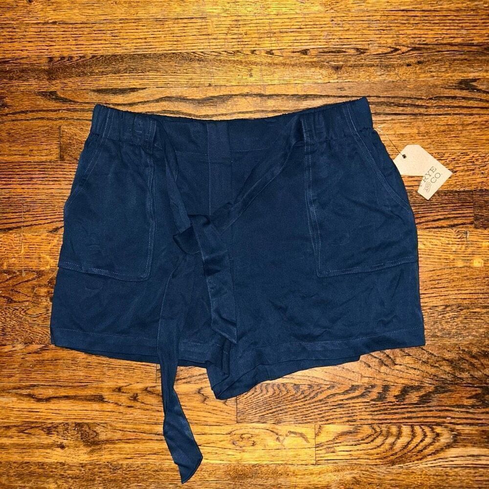 New Frye & Co Shorts